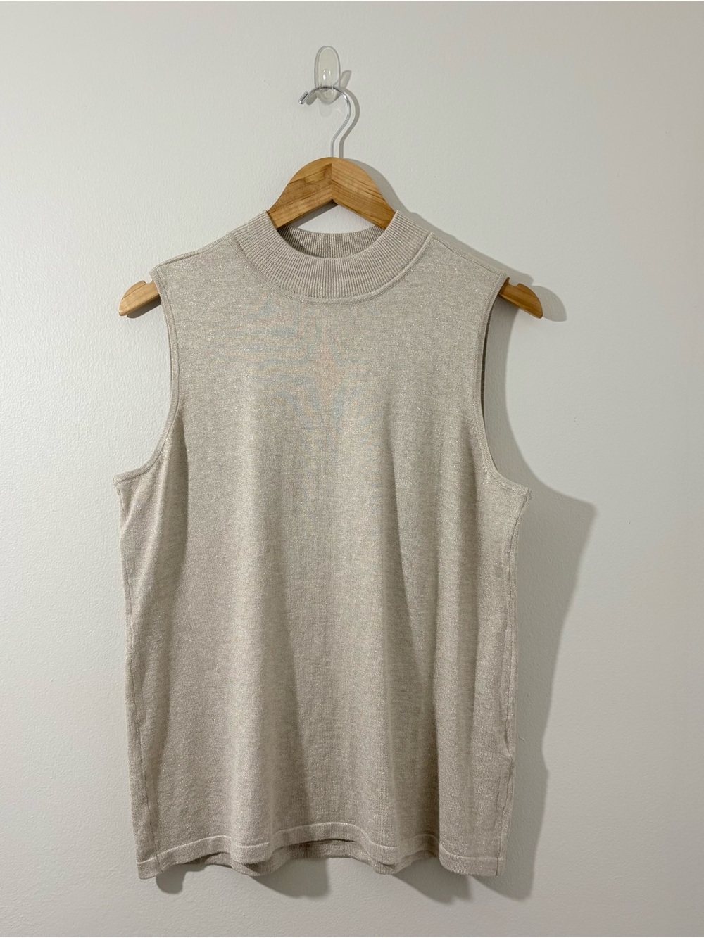 Chico’s champagne metallic knit sleeveless top (size 2/large)